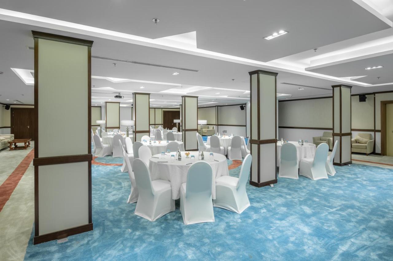 Radisson Blu Hotel, Buraidah Exterior foto